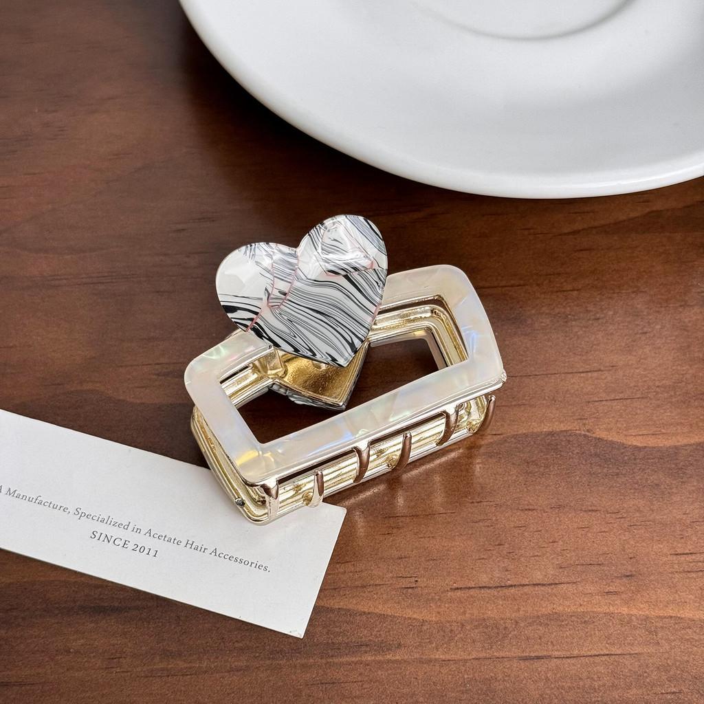 Chic And Stylish Heart Design Acrylic Hair Claw Clip Perfect For Everyday Use And Special Occasions