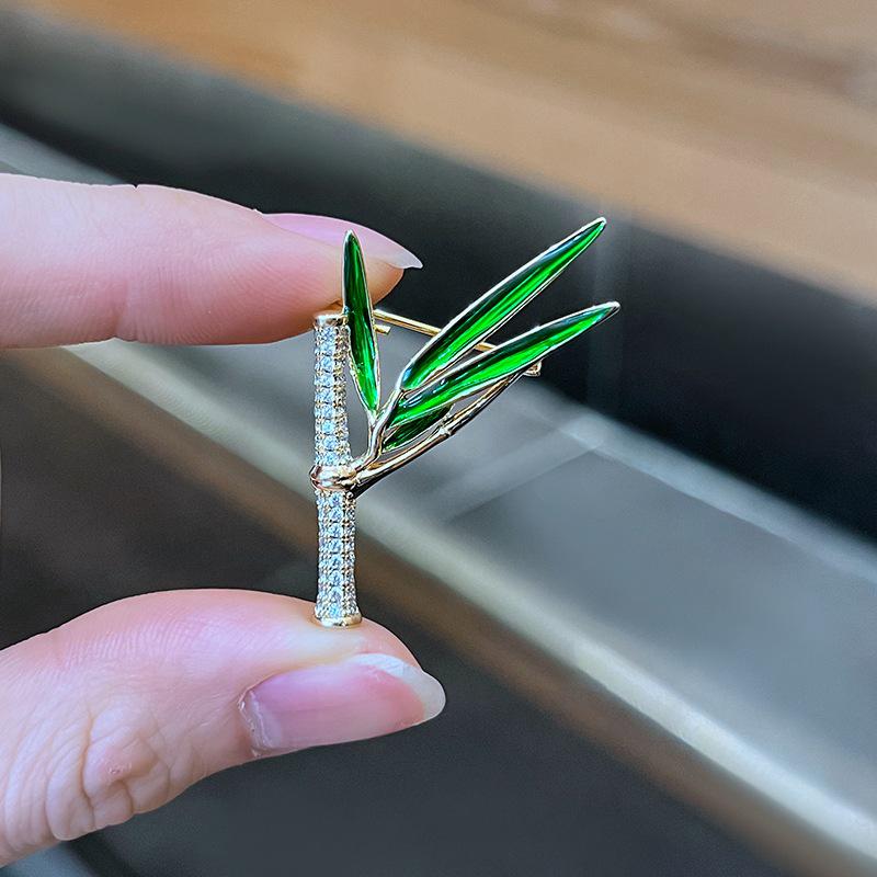 Luxury Korean Bow Brooch – Elegant and Versatile Pin for Suits and Attire