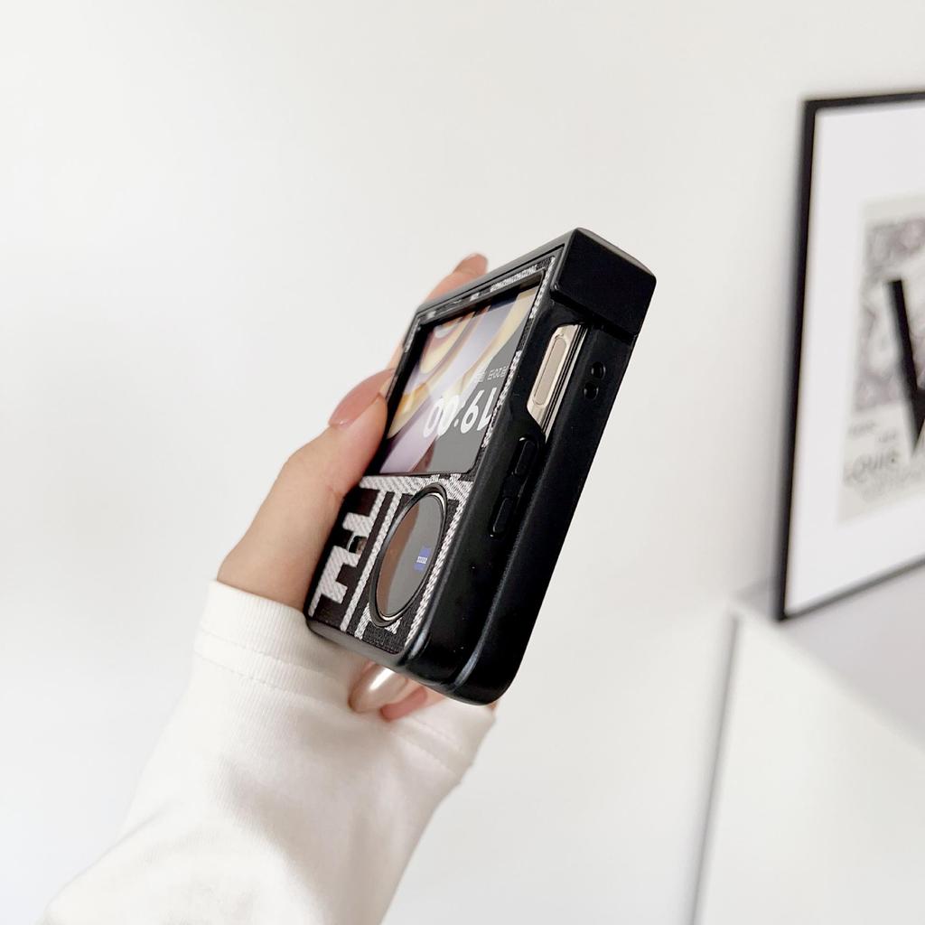 Samsung Z Flip7 Ledertextur Schutzhülle für Z Flip6/5 - Stilvolles dreiteiliges Design