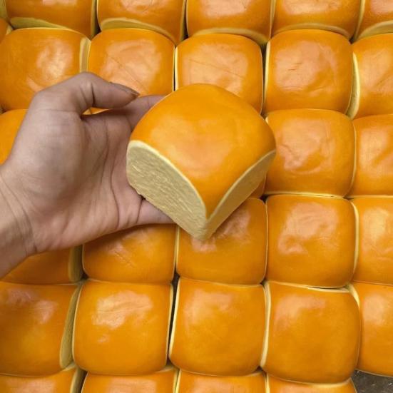 Slow Rebound Toy Hawaiian Bread Squeeze Toy Soft Slow-Rising Stress Relief Fidget Toy Realistic Bread Decompression Gadget for Kids Adults