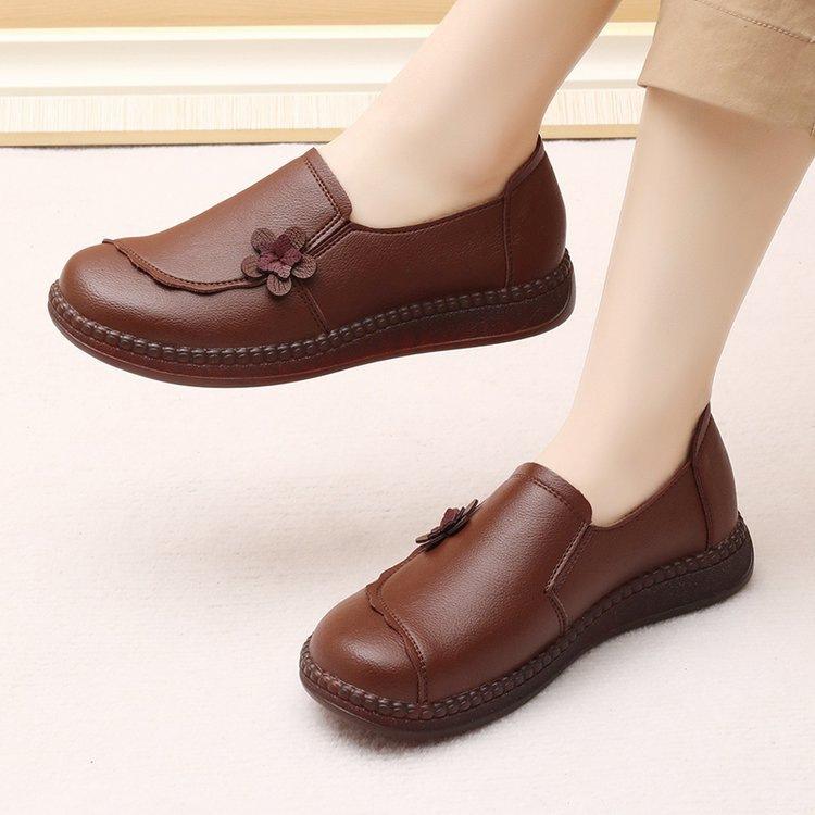 Soft leather single shoes comfortable beef tendon sole soft sole spring new medium non-slip grandma shoes 40 коричневый 2870₽
