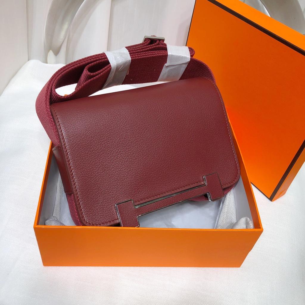 2025 New wide strap geta clog bag leather women's bag commuting versatile one-shoulder crossbody stewardess bag small square bag