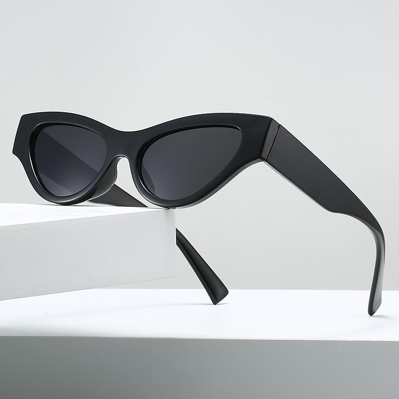 Luxury Cat Eye Sunglasses for Women Fashion Brand Sexy Cat Eye Sun Glasses Shades Vintage Black White Eyewear Big Frame Trendy