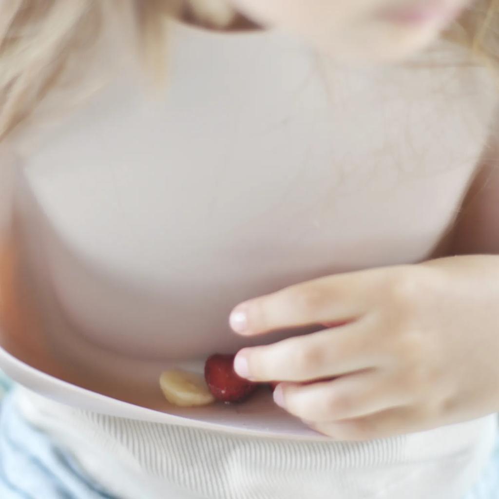 Silicone Bib for Children with Fastener Beige MinikOiOi 1 pc.