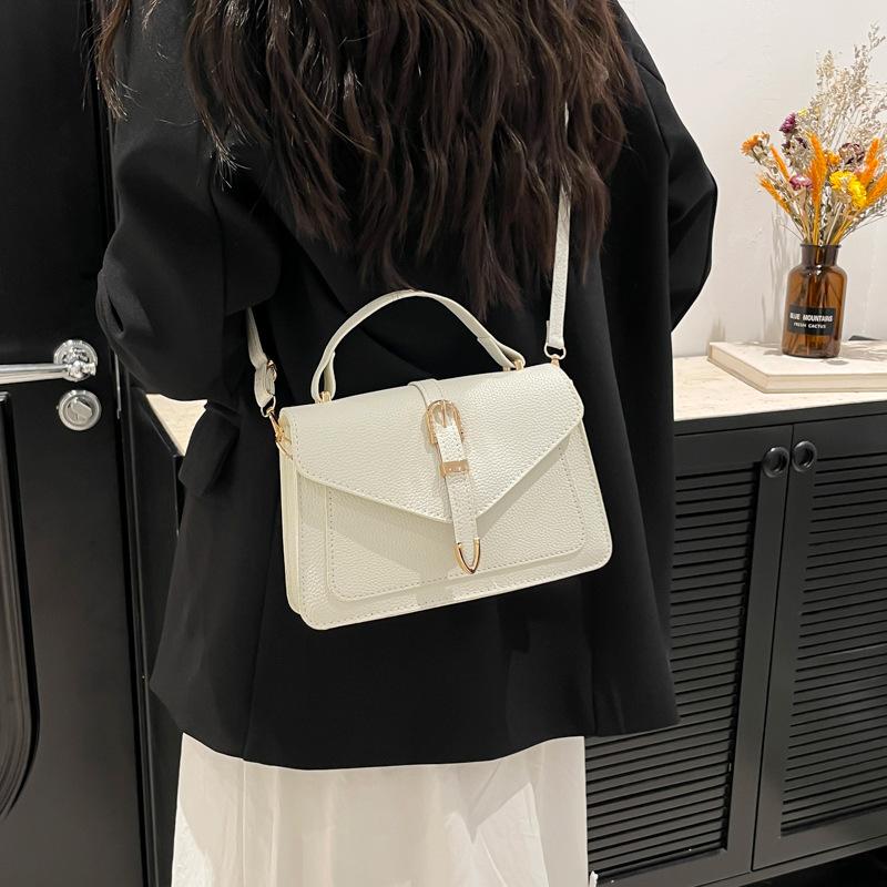 2025 New Korean Version of Versatile Messenger Bag, Foreign Fashion Small Bag, Simple and Trendy Messenger Handbag Women's Bag