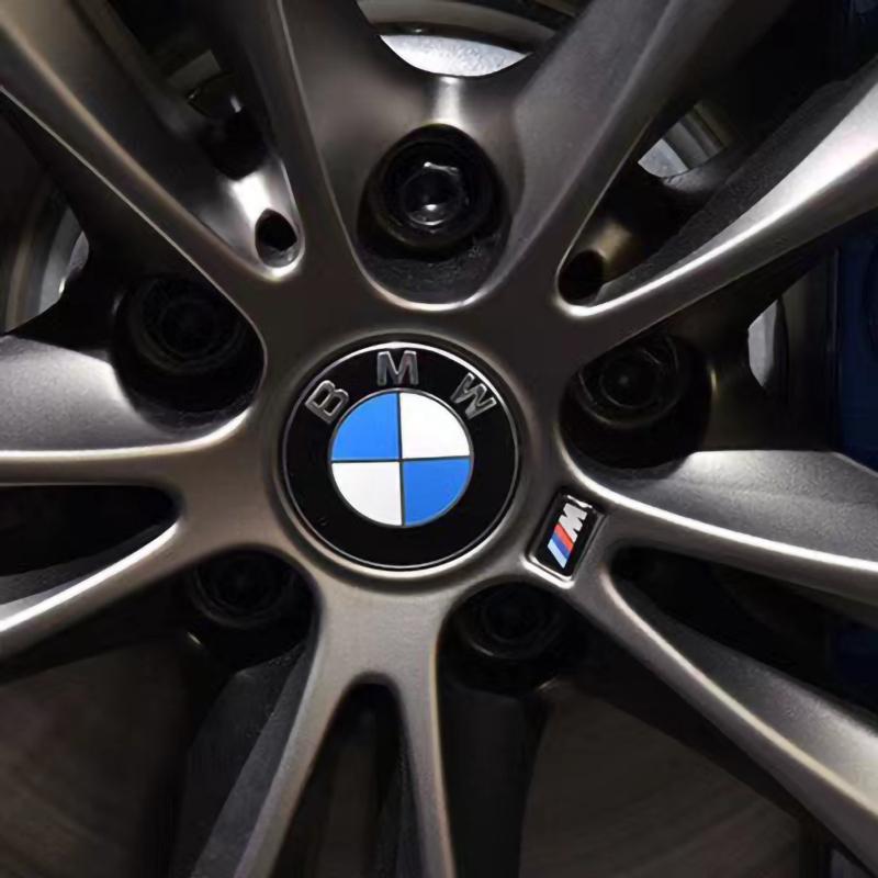 Für Alle BMW E46 E39 E38 E90 E60 E36 F30 F20 X1 X3 X5 M Logo Auto Lenkradnabenabdeckungen Mittel Emblem Abzeichen Aufkleber DIY Aufkleber