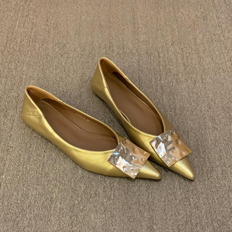 Spot version! Flat-bottomed retro metal buckle pointed single shoes women's shoes 2025 spring and autumn new versatile light mouth commuting shoes