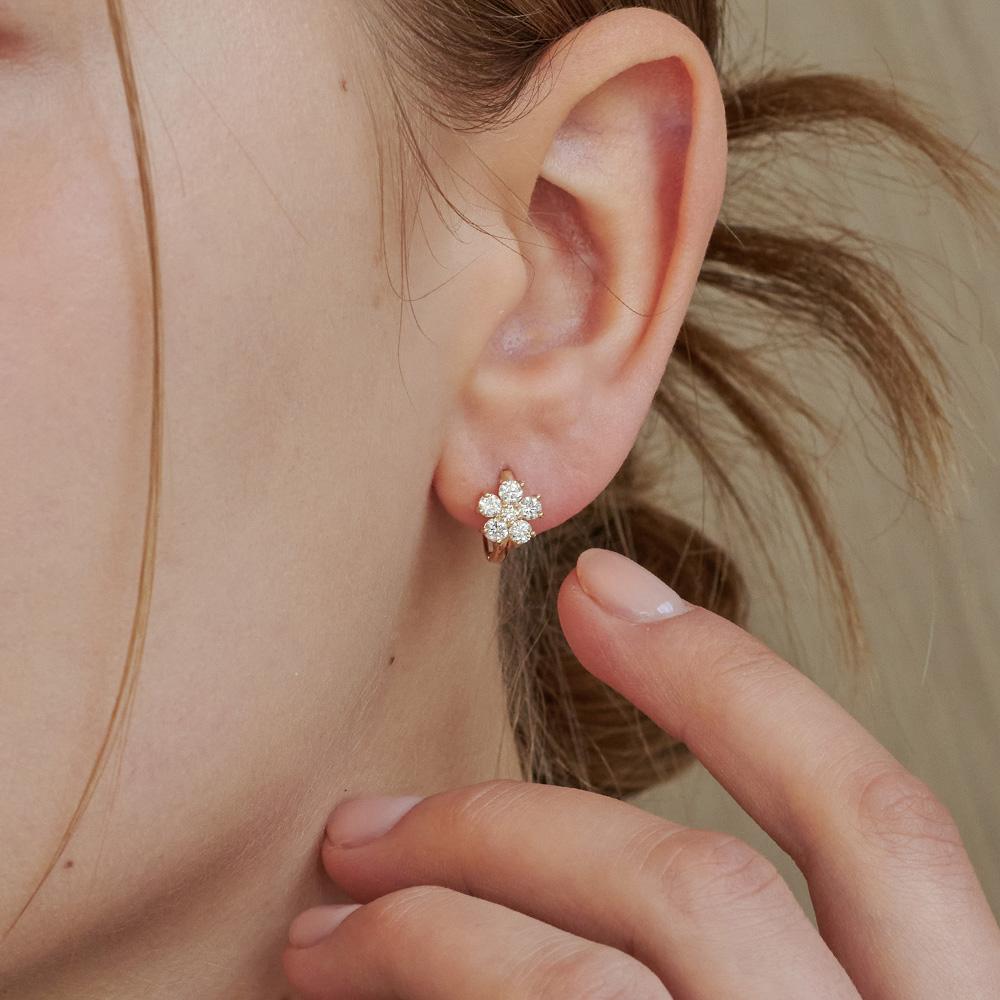 Loveenb [14K Gold] Daisy Lab Diamond Earrings