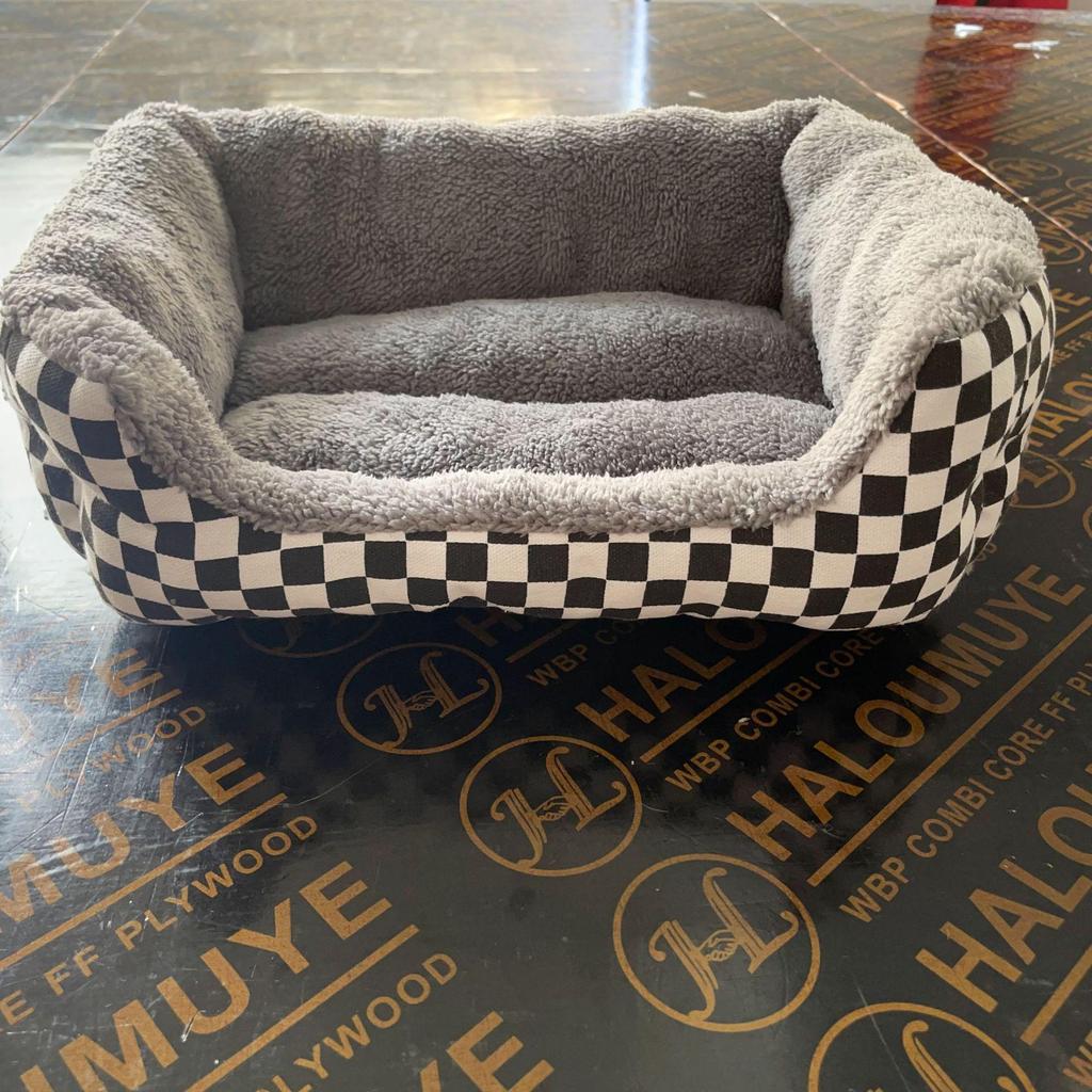 Universal Four Seasons Pet Bed: Warm Winter Nest for Cats & Dogs, All Sizes