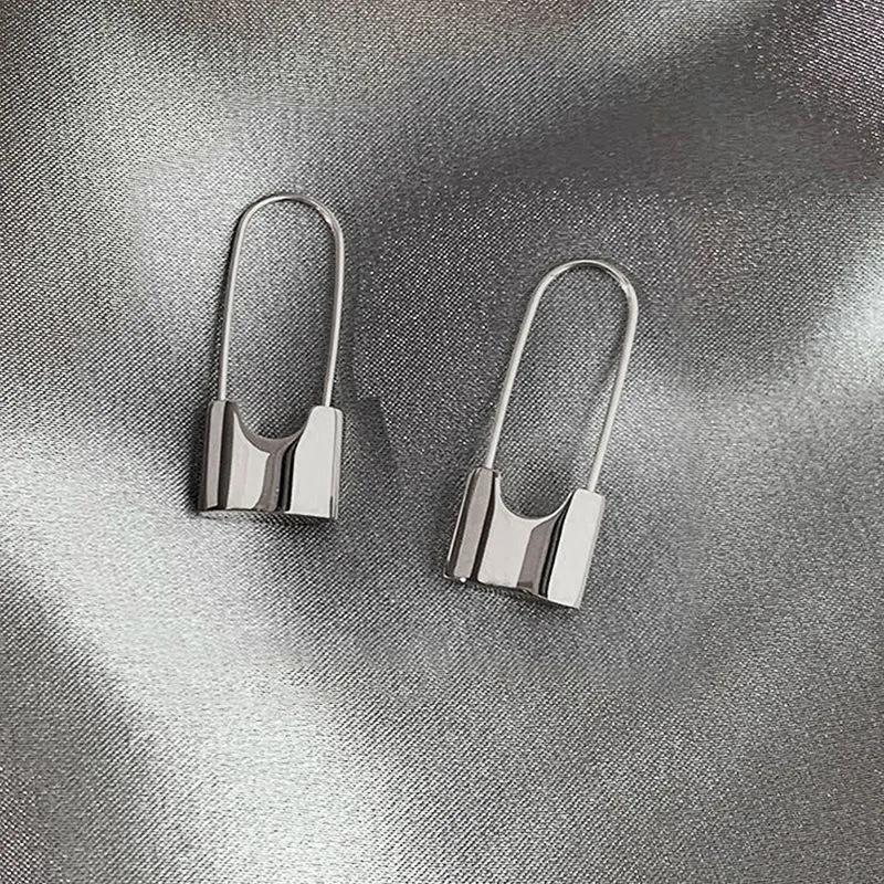 1 Pair of Simple and Cool Style Earrings, Fashion Designer Style Pin Lock Earrings