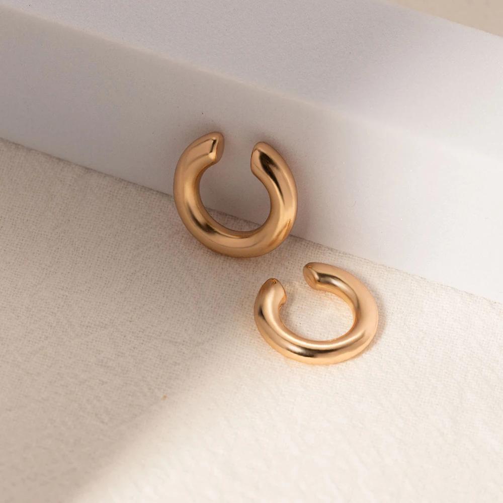 

New Fashionable Unique Fake Perforated Metal Ear Clip Asymmetric Circular Cartilage Women Fashion Zircon Gift Ear Cuff Girl золотистый