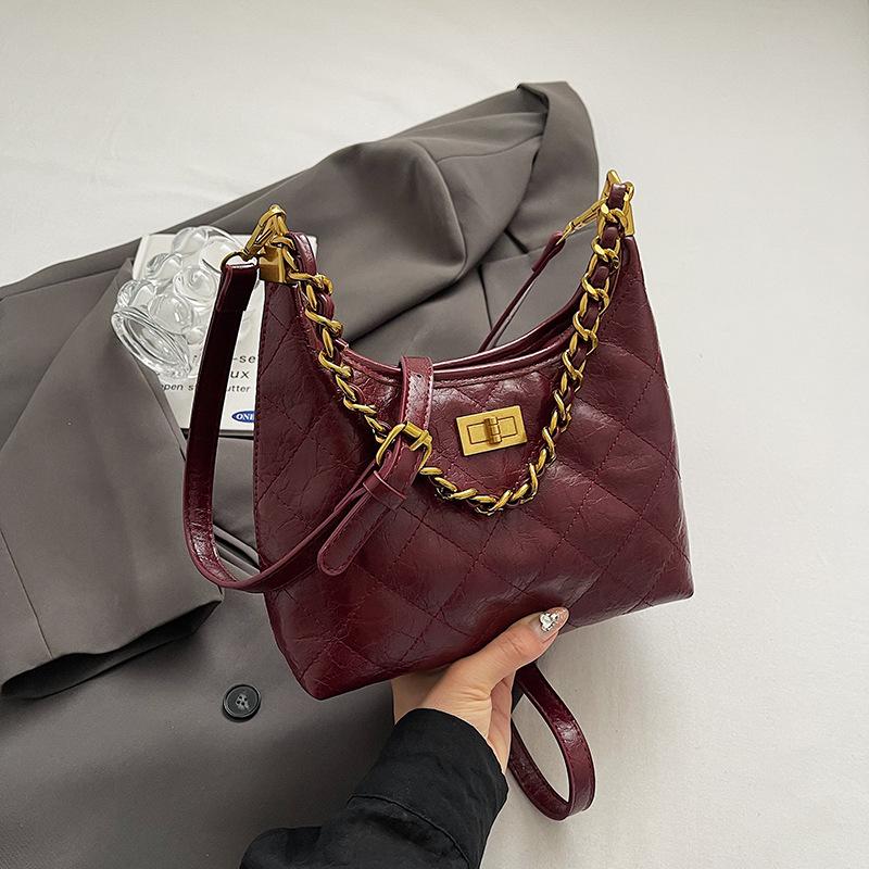 

Small bag women s 2024 new popular texture beautiful casual messenger bag single shoulder underarm foreign style personalized tote bag бордовий