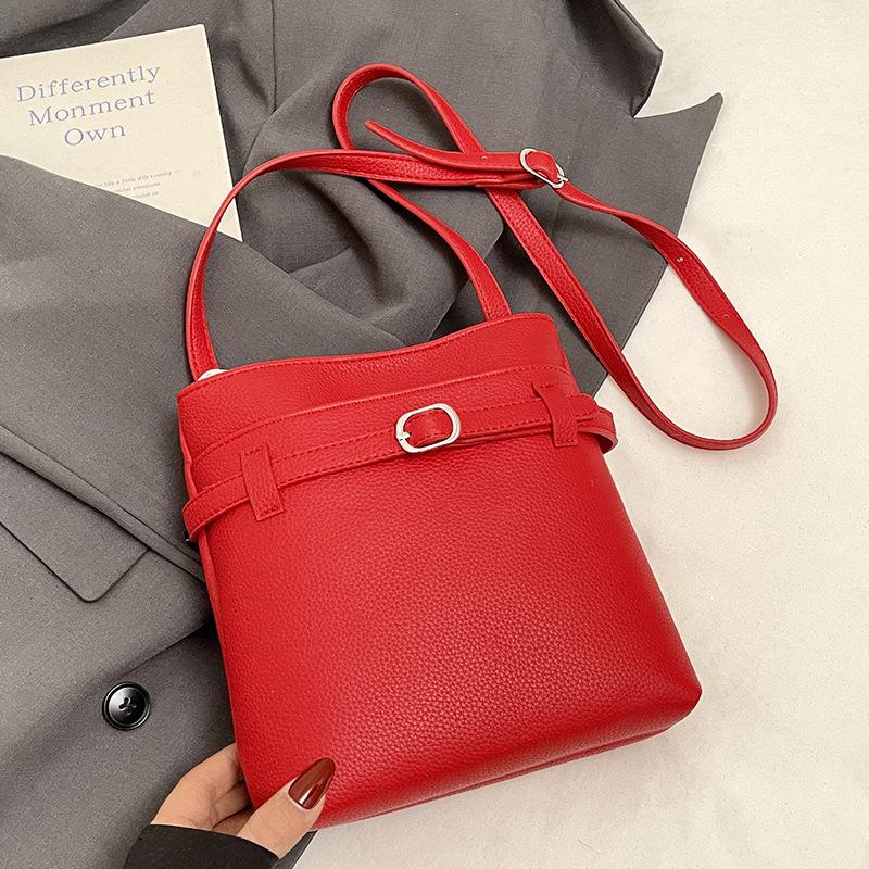 

Spring and summer new Korean niche simple lychee pattern bucket bag casual commuting versatile high sense messenger women s bag