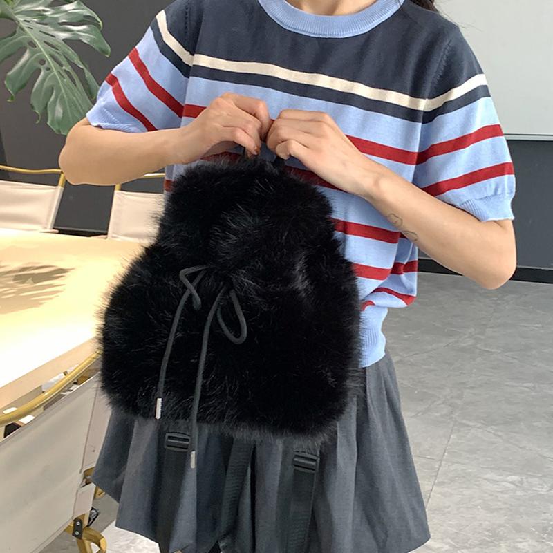 Winter Niedlich Plüsch Lässige Rucksäcke Mode Exquisit Große Kapazität Umhängetasche Einfach Trendy Tragbar Damenrucksack