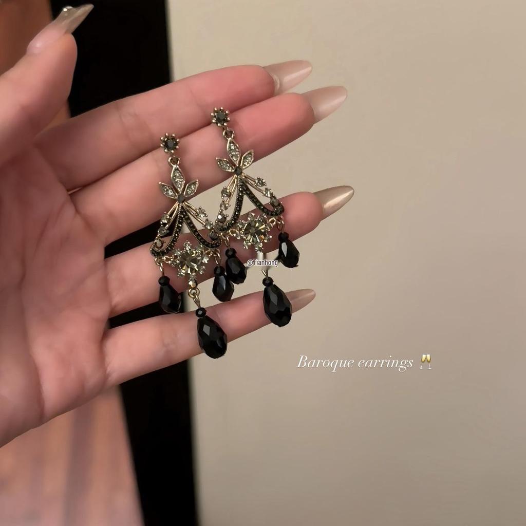 Retro Court Style Black Diamond Tassel Earrings with Peach Tea Gorgeous Female Lead Vibe.