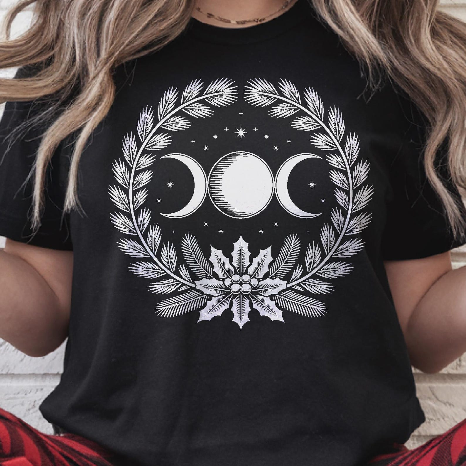 Winter Solstice Triple Moon Shirt, Holly Yule Goddess Tee, Whimsigoth Pagan Gift, Witchy Winter Wreath Apparel, Cozy Goth Magic 4XL
