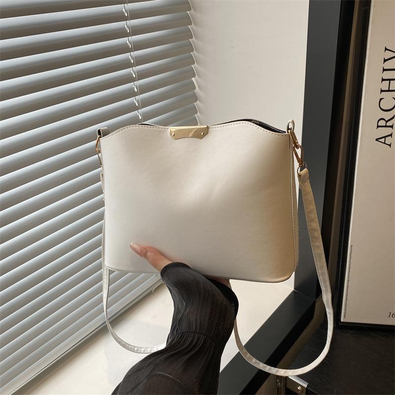 

Bag women s large-capacity new fashion broadband shoulder messenger bag retro texture shell bag білий