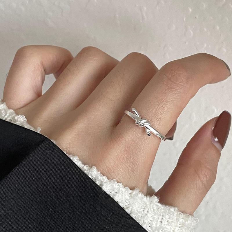 

Модное минималистичное медное кольцо для женщин с уникальным витым дизайном, идеально подходящее для ношения в несколько слоев