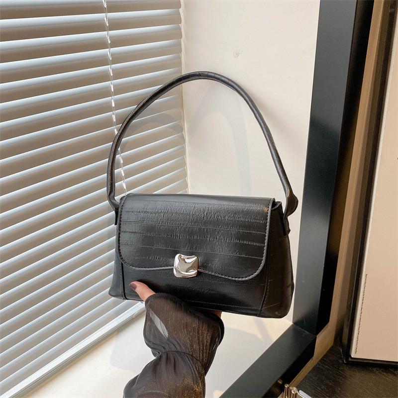 Vintage Chic Underarm Bag For Women Stylish Minimalist Shoulder Tote Handbag 2024