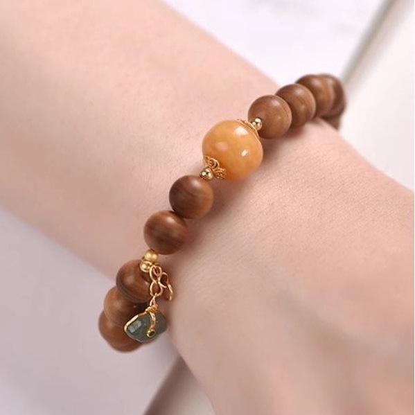 Indian Sandalwood Amber Bracelet: Women's Prayer Beads with Ancient Style, Exquisite Cultural Play, Buddhist Beads