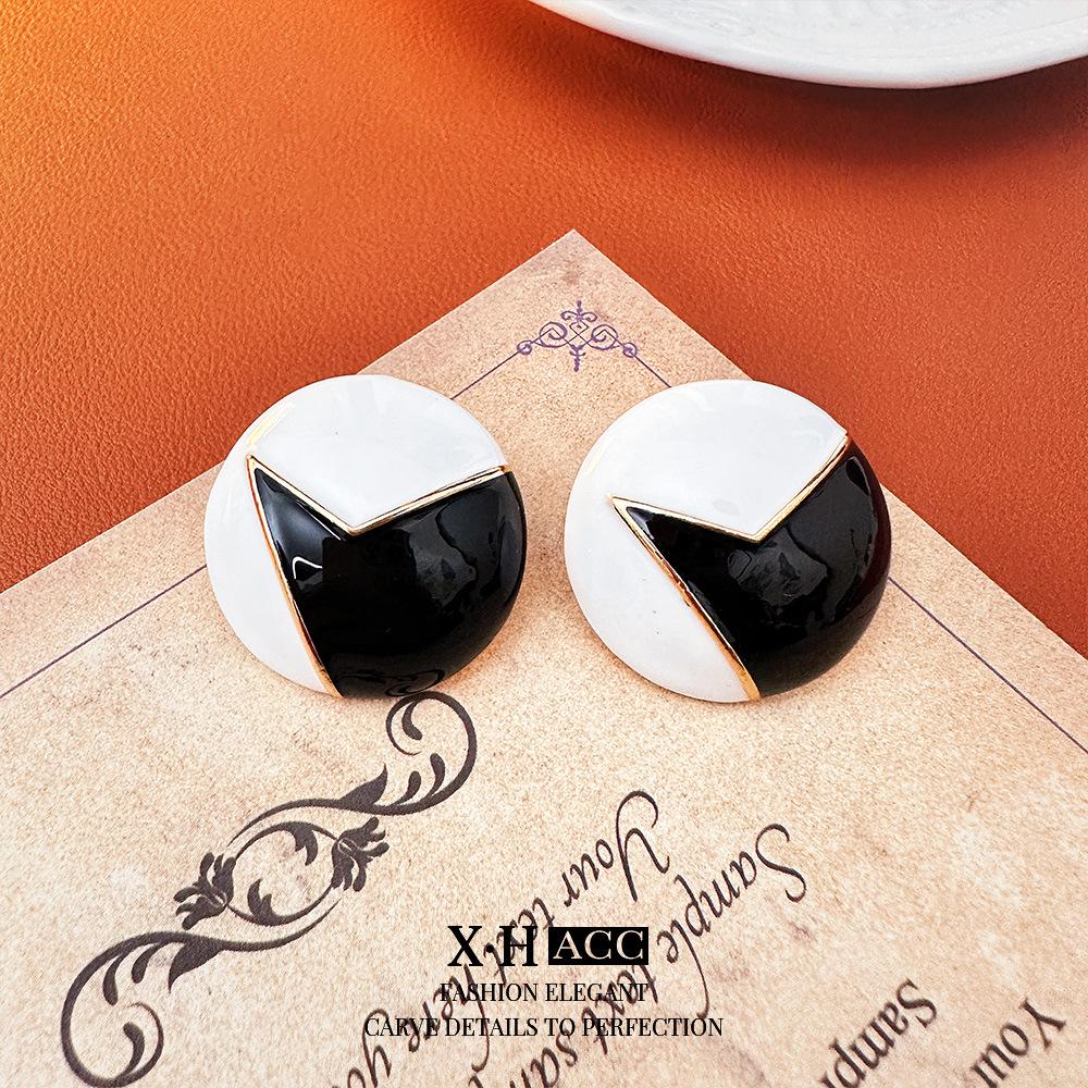 Vintage Bow Earrings: Timeless, High-End Retro Fashion Accessory