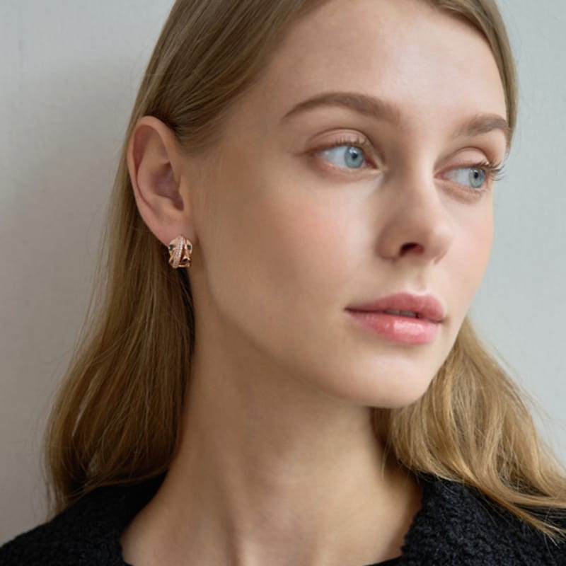 ELLE Jewelry 14K Triple Line Earrings (Gold Pin) ELGPEE464