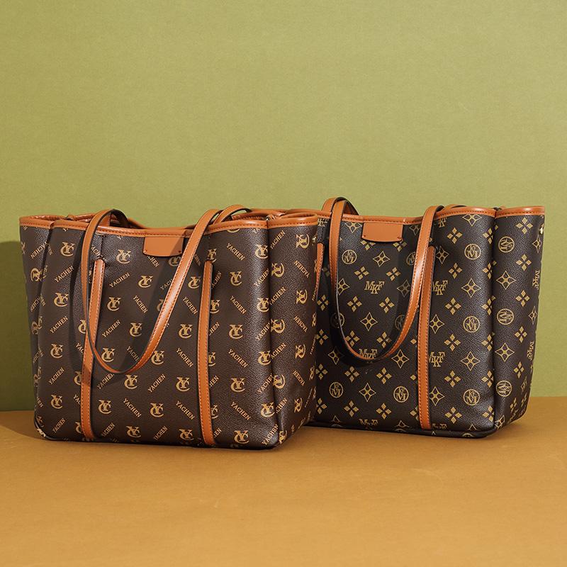 Bolso de mujer de gran capacidad portátil ligero lujo nicho alta calidad bolso de hombro péndulo más fácil para combina nuevo