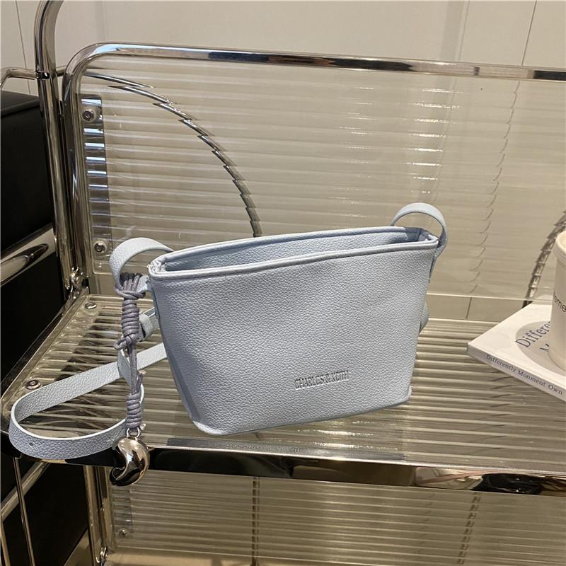 New Niche Design Shoulder Bag Premium Texture Messenger Bag Temperament Versatile Shoulder Bag Fashion Commuter Messenger Bag