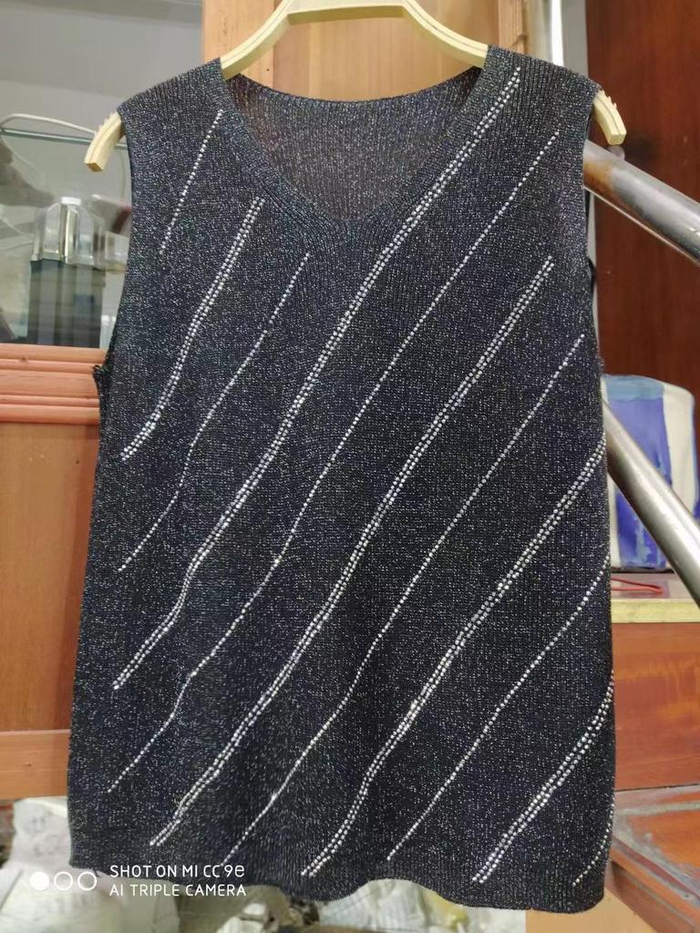 2023 Shiny Silk Sleeveless V-Neck Women's Vest - Spring/Summer New Style, Loose Fit with Hot Diamond Sling Knitted Design