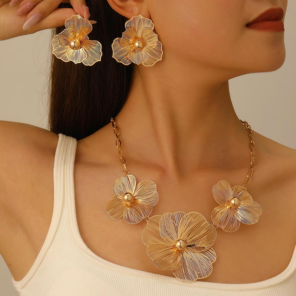 Exquisite 3D Hollow Flower Stud Earrings Necklace - Elegant European & American Design Jewelry for Women