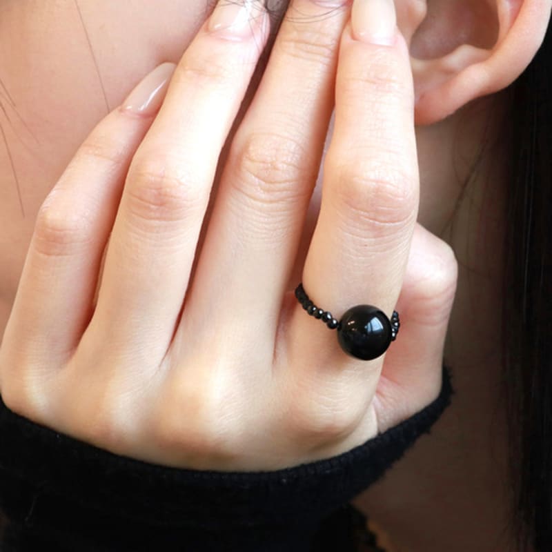 Less is more Onyx Ball Ring