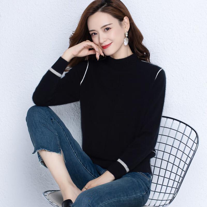 

Женский пуловер с полувысоким воротником и утолщенной вязкой M