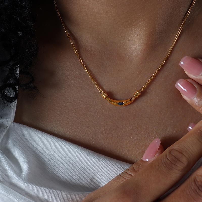 

Greek Girl Retro Luxury Minimalist Titanium Steel Clavicle Necklace