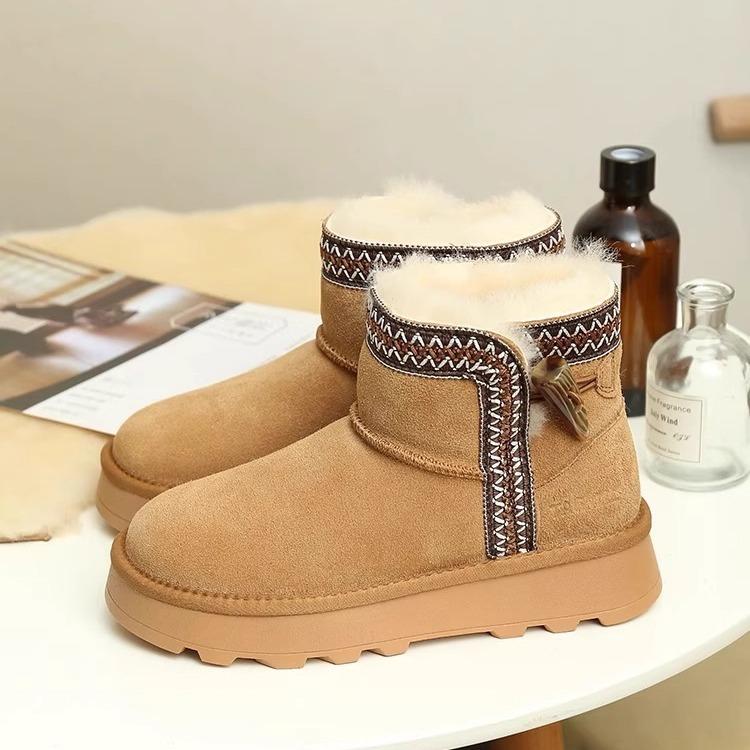 2025 autumn and winter new warm snow boots with fleece and thickened fur integrated Northeast short cotton shoes non-slip