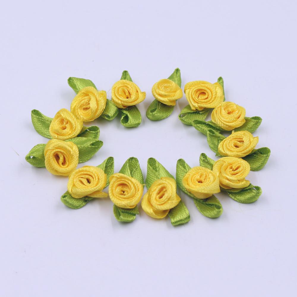 50 szt. Mini Satynowe Kwiatki ze Wstążki Jedwabna Główka Róży Wstążka DIY Ślubne Kokardy Aplikacje Rękodzieło Szycie Dodatki do Odzieży Dekoracje