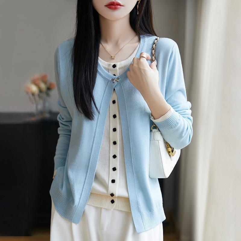 Early Spring New Fashion Round-neck Women's Fake Two Contrasting Color Cardigans, Light and Breathable, Youthful and Slimming Outerwear