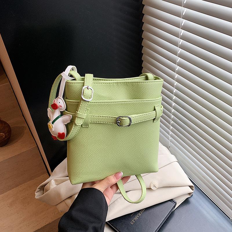 Versatile commuter lychee pattern bucket bag women's spring summer new commuter shoulder messenger mobile phone bag tide