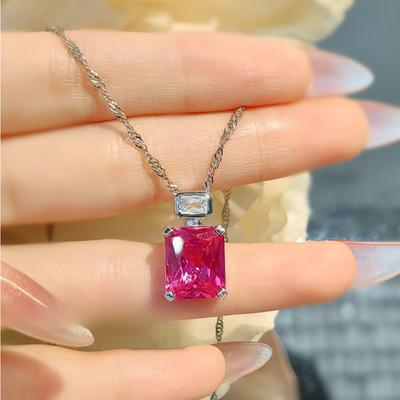 Mode Licht Luxus High Carbon Diamant Pigeon Blood Red Sugar Cube Anhänger Parfüm Flasche Design Sinn Einfache Rote Korund Halskette Frauen