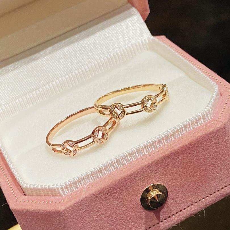 

Chic S925 Sterling Silver Coin Ring - Unique Design for Women US Size 8