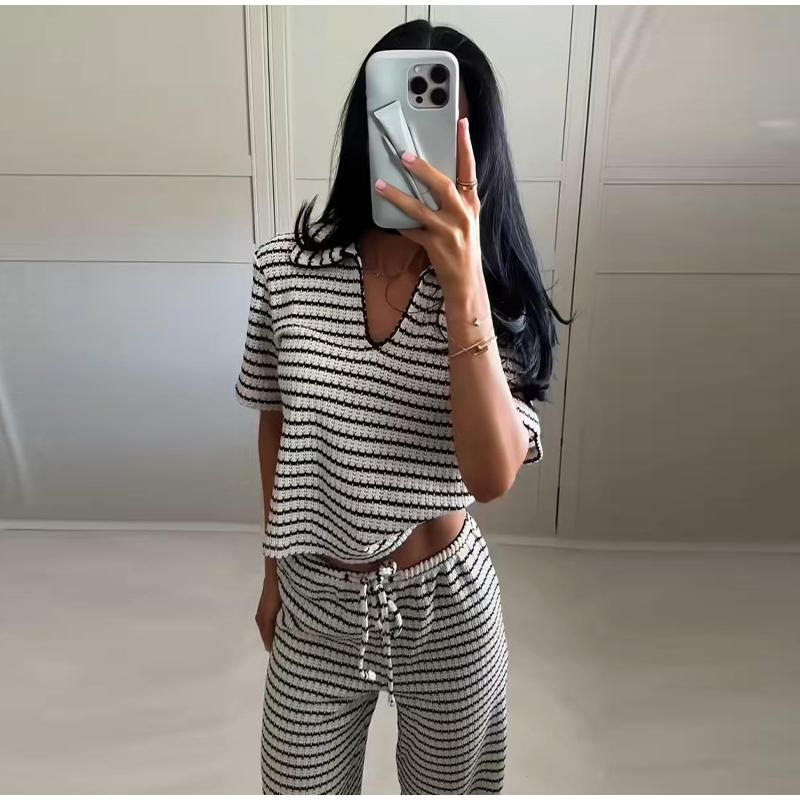 Damski teksturowany dzianinowy zestaw topu i spodni z dekoltem w serek, codzienny, wszechstronny styl, lato nowy damski zestaw ubrań z krótkim rękawem i spodniami w paski, luźny