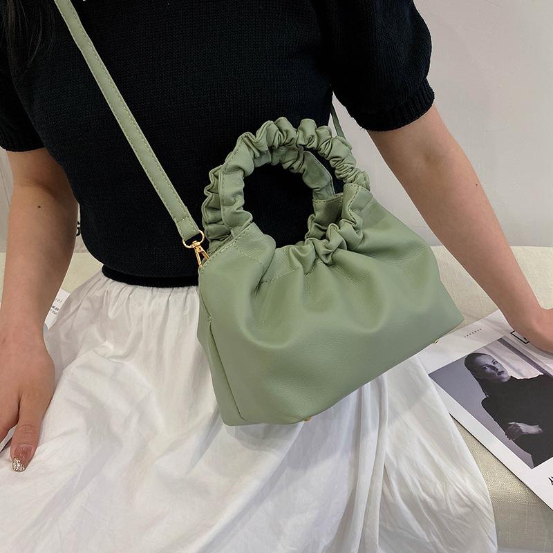 Bahar pilili bulut çanta kadınlar için yumuşak deri omuz askılı çanta moda markalar Crossbody çanta tasarım çanta
