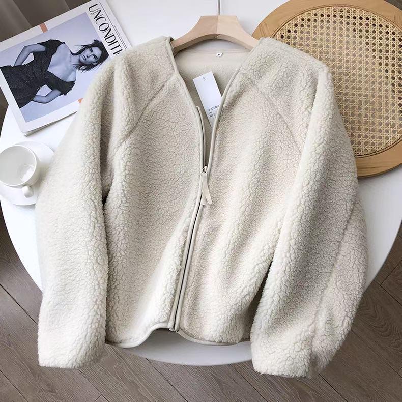 Dámská fleecová bunda z jehněčí vlny se zipem a výstřihem do V - Podzimní/zimní kolekce