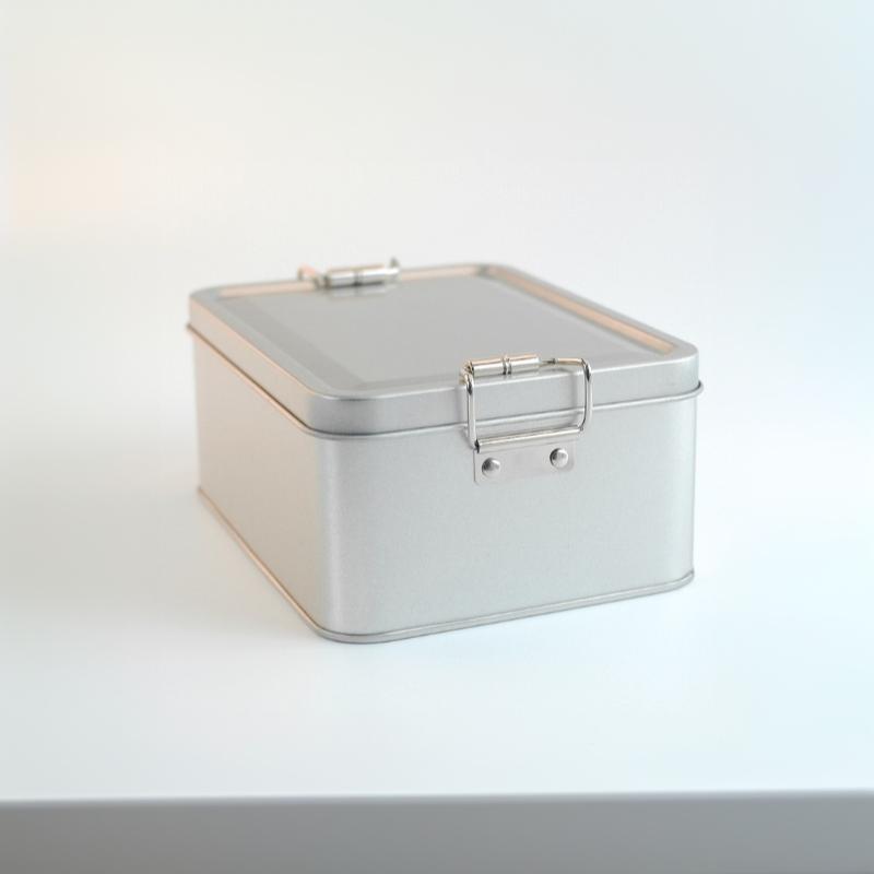 Old-Fashioned Rectangular Tinplate Box With Lid High Quality Metal Storage Box Cake Packaging Box Durable With Buckle Candy Box