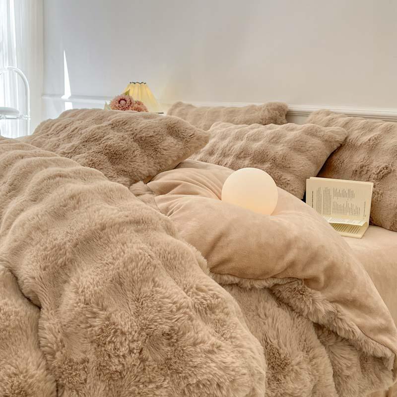 Class A Rabbit Hair Velvet Winter 4-Piece Bedding Set - Thickened Warm Coral Velvet Flannel.