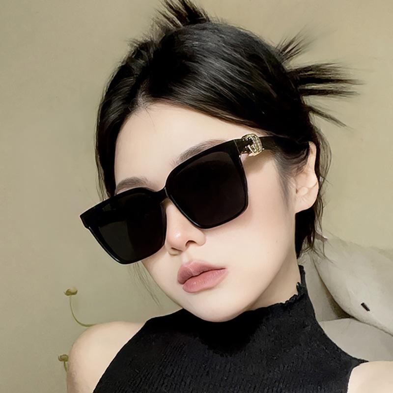 Cool Oversize Frame Women Sunglasses Luxury Square UV400 Outdoor Travel Sunshine Goggles Popular Style