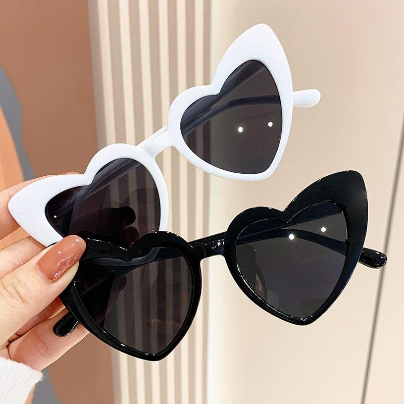 Retro Pose Love Sunglasses Female Fashion Big Face Thin Eyewear Summer Travel Sunshade