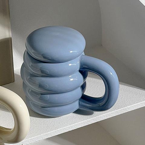 

2024 New Mug INS Ceramic Cup with Lid Coke Coffee Tea Milk Couples Water Cups Wholesale 301-400ml червоний