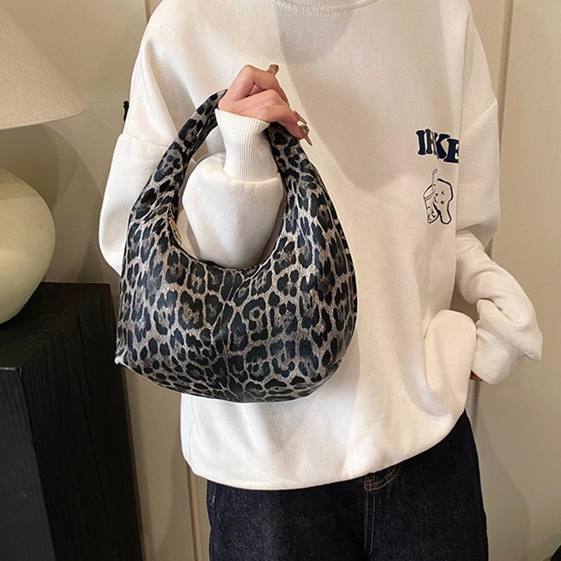 Women PU Leopard Fashion Shoulder Bag Large Capacity Circular Underarm Bag Zipper Closure Fashion Carrying Bag Chic Hobo Bag KTB