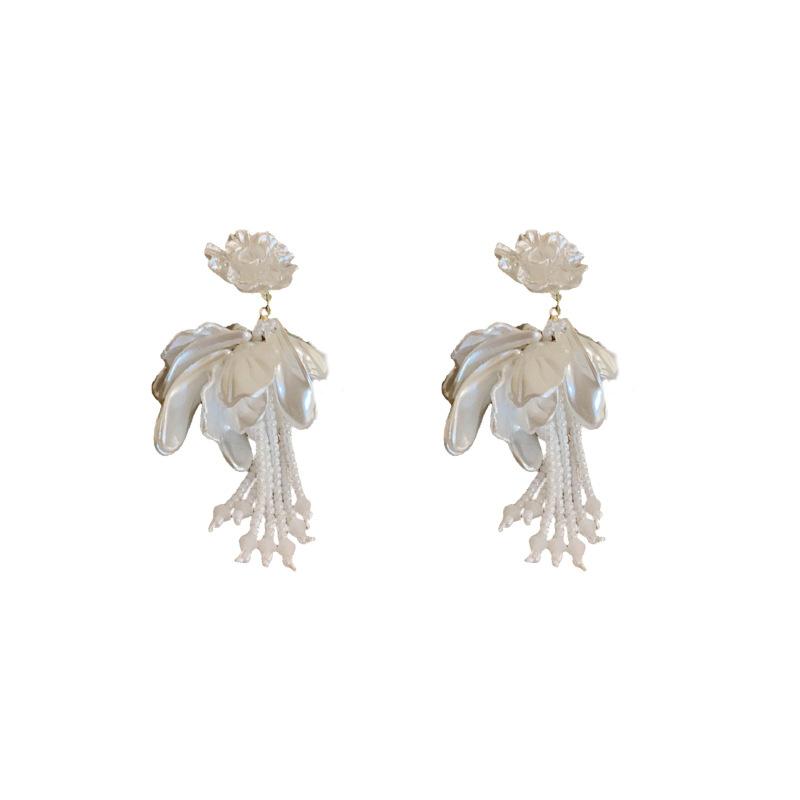 Silver needle flower petals crystal fringed earrings French high-end delicate earrings super fairy fashion new earrings women