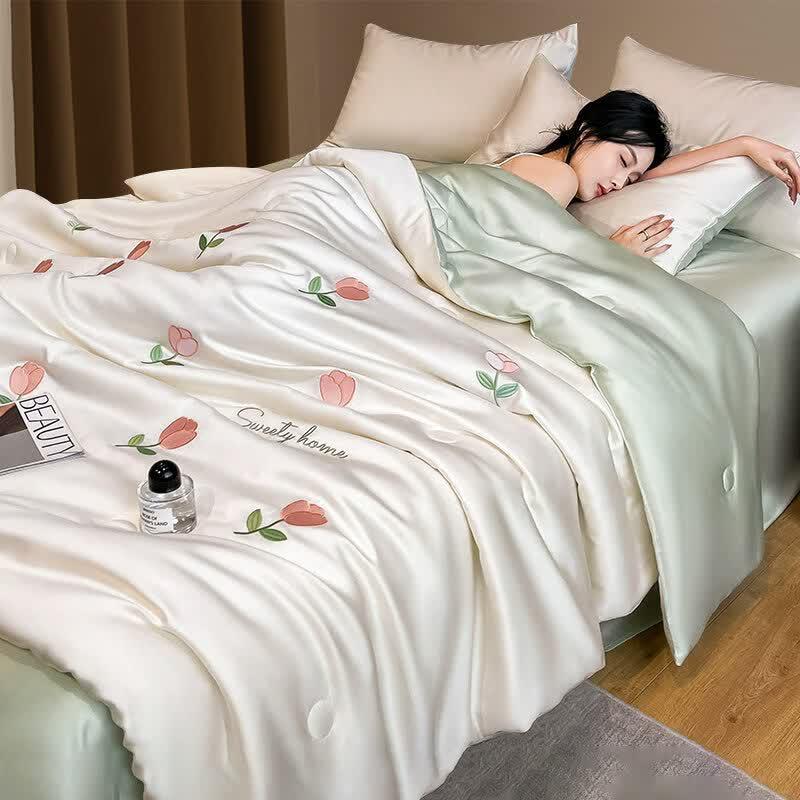 OLOEY Cooling Silk Quilt & 4-Piece Bedding Set